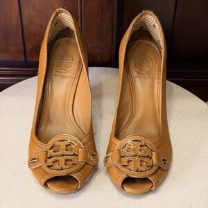 Tory Burch Women’s Wedge Heel Peep Toe Slip On Brown Leather Logo Size 5.5 M